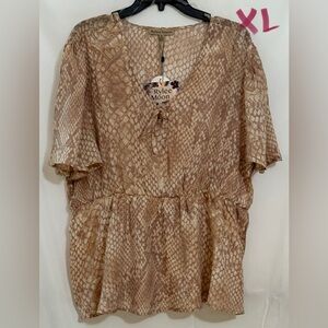 Elegant White Blouse with Lace Trim and Flowy Sleeves